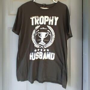 Men's Trophy Husband Gray Graphic T Shirt Size  Large L Humor Father's Day